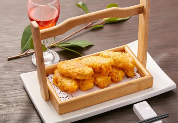 Deep Fried Chicken Mid-Wings w. Salted Egg Yolk / 蛋黃雞中翅